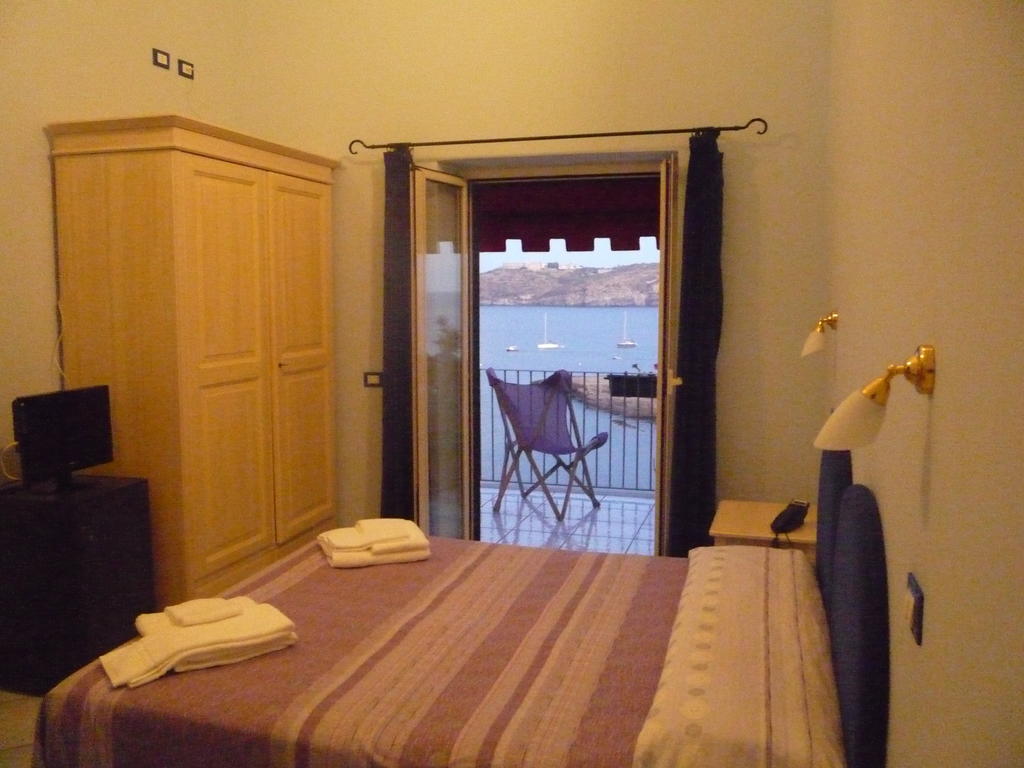ונטוטנה Hotel Villa Iulia חדר תמונה