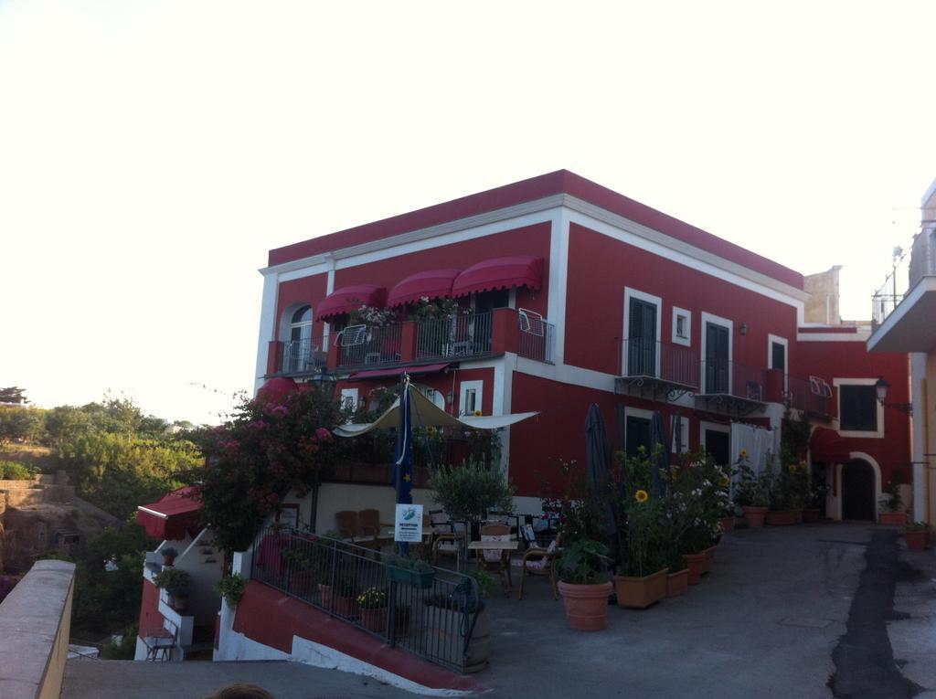 ונטוטנה Hotel Villa Iulia מראה חיצוני תמונה