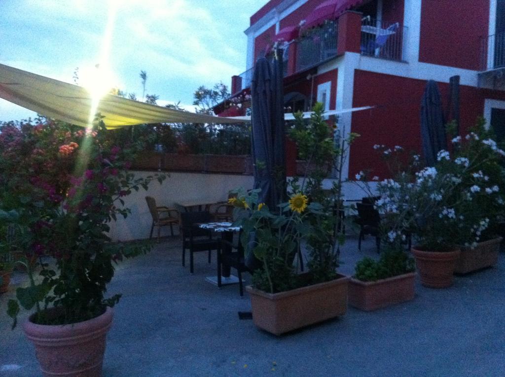 ונטוטנה Hotel Villa Iulia מראה חיצוני תמונה
