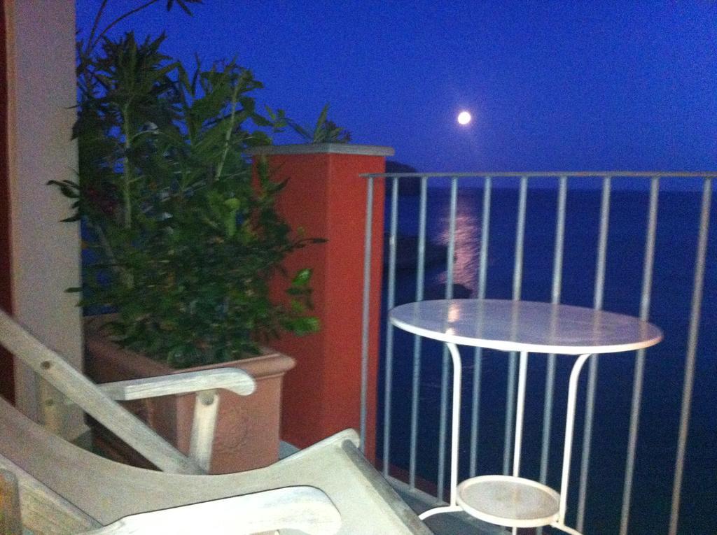 ונטוטנה Hotel Villa Iulia מראה חיצוני תמונה