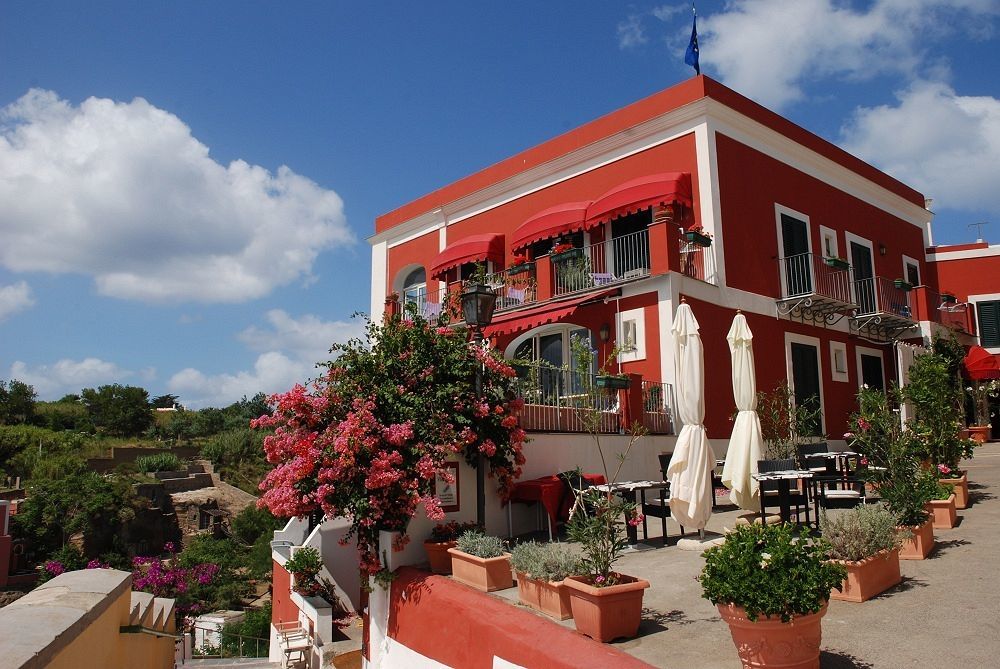 ונטוטנה Hotel Villa Iulia מראה חיצוני תמונה
