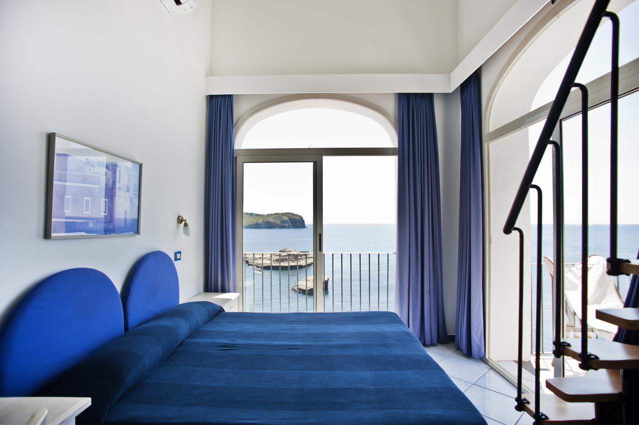 ונטוטנה Hotel Villa Iulia מראה חיצוני תמונה