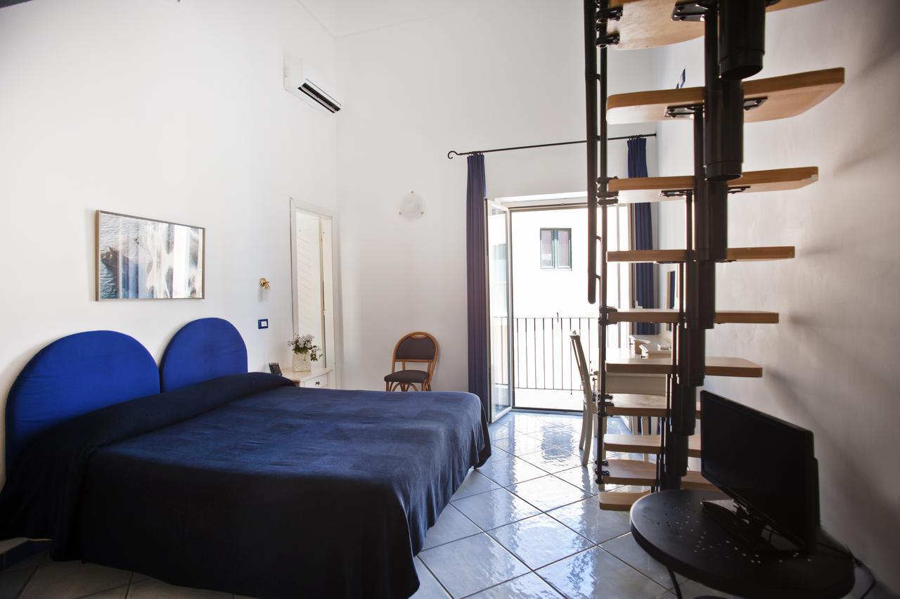 ונטוטנה Hotel Villa Iulia מראה חיצוני תמונה