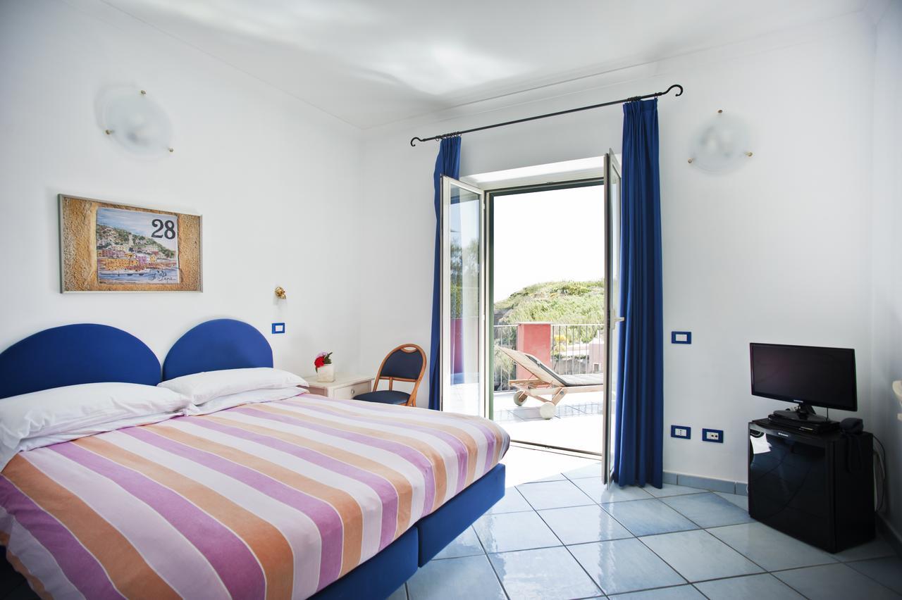 ונטוטנה Hotel Villa Iulia מראה חיצוני תמונה