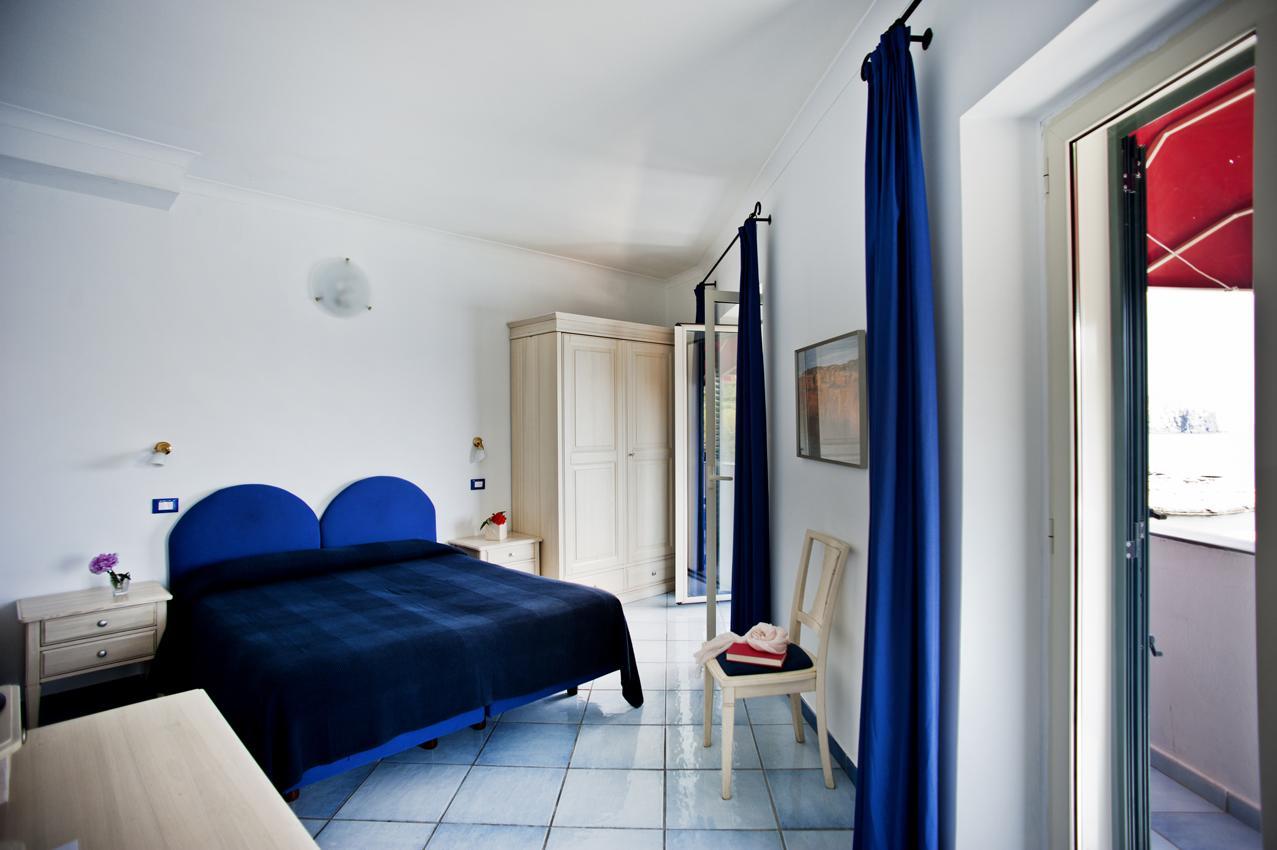 ונטוטנה Hotel Villa Iulia מראה חיצוני תמונה