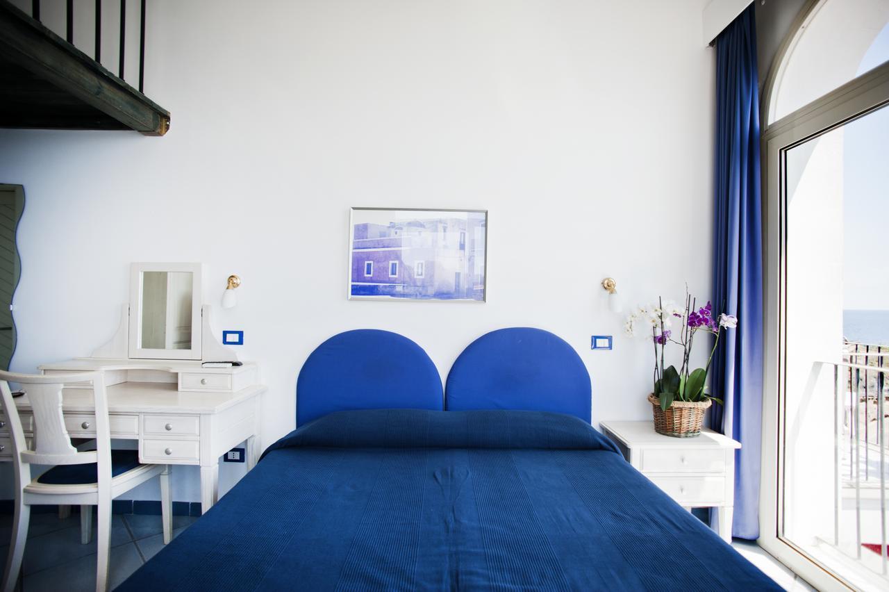 ונטוטנה Hotel Villa Iulia מראה חיצוני תמונה